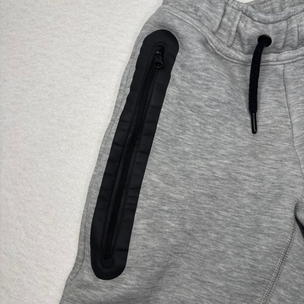 Nike Sportswear Fleece Shorts Mens XS Gray Black Zip Pocket Drawstring - Picture 5 of 7